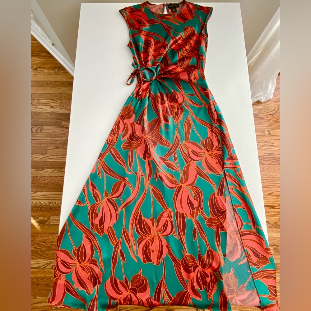 House of Harlow 1960 Satin Maxi Floral Dress with Waist Round Cut-Out Detail. XS